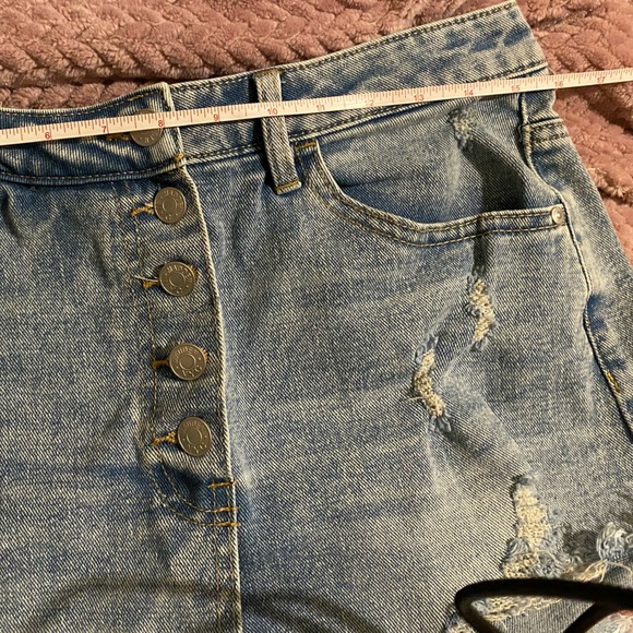 Madden Girl distressed denim shorts/skort - Picture 3 of 5